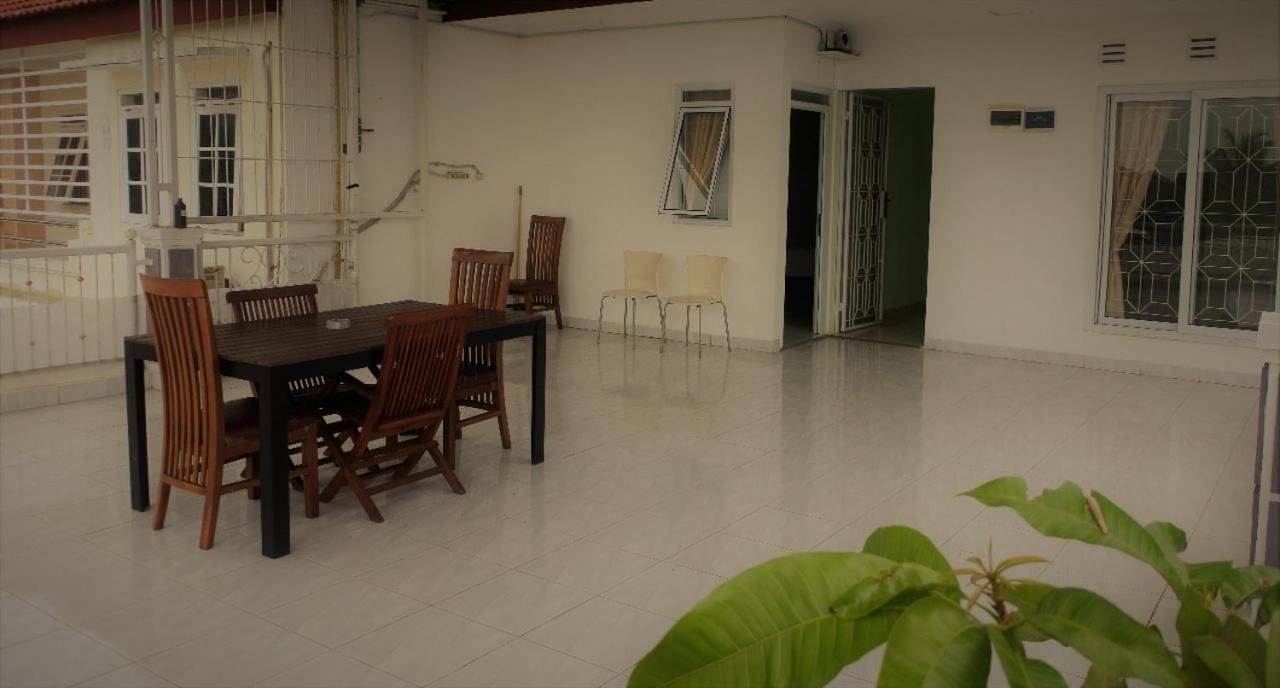 Hotel Aquina House Bogor Exterior foto