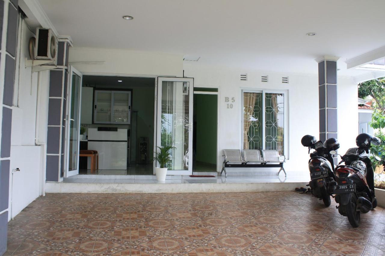 Hotel Aquina House Bogor Exterior foto